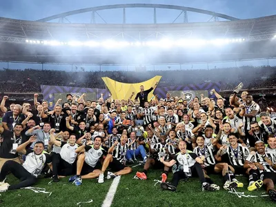 Campeão brasileiro e da Libertadores, o Botafogo embarca rumo ao Catar