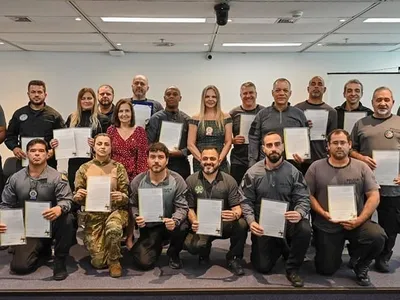 Alerj homenageia policiais civis que atuaram em resgates no Rio Grande do Sul