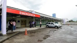 Menino de dez anos, baleado na Zona Oeste, tem quadro de saúde estável