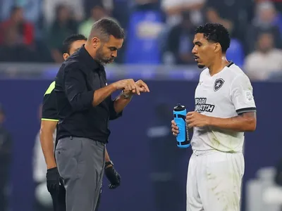 Após eliminação do Botafogo, Artur Jorge evita falar em cansaço e despista sobre futuro