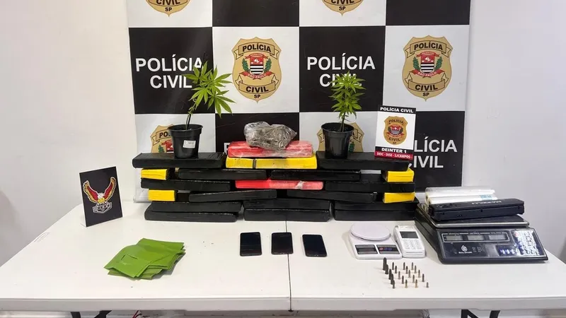 Polícia apreende 30 kg de drogas e prende homem em operação em SJCampos e Pindamonhangaba