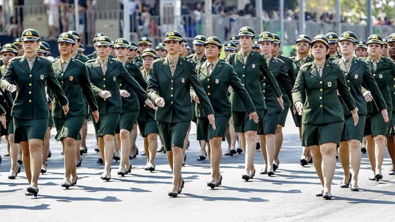 Alistamento militar feminino voluntário começa em 1º de janeiro; confira regras