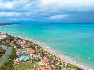 Catamarã vira no mar e mata uma pessoa em Maragogi, litoral de Alagoas