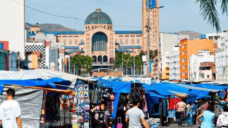 Justiça libera que feira livre de Aparecida possa ficar montada até 5 de janeiro