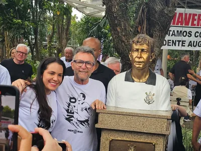 “Coisa incrível”, diz Neto sobre ser eternizado com busto na sede do Corinthians