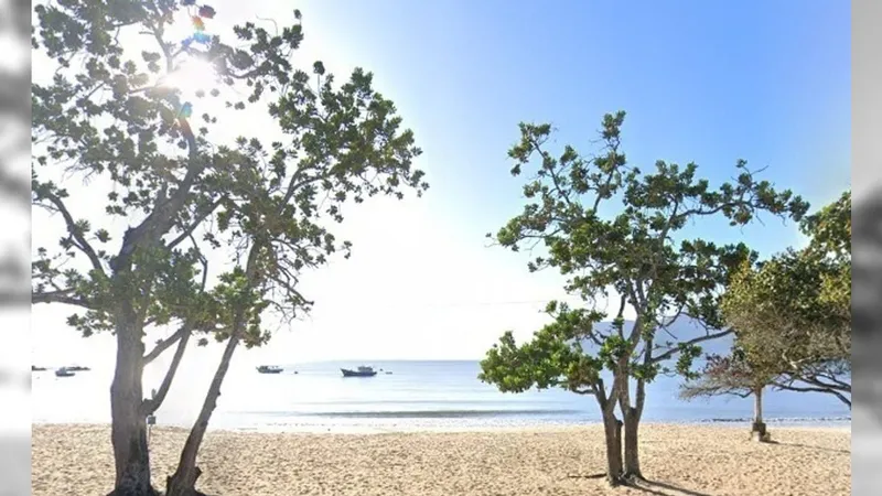 Raio atinge dois homens na praia