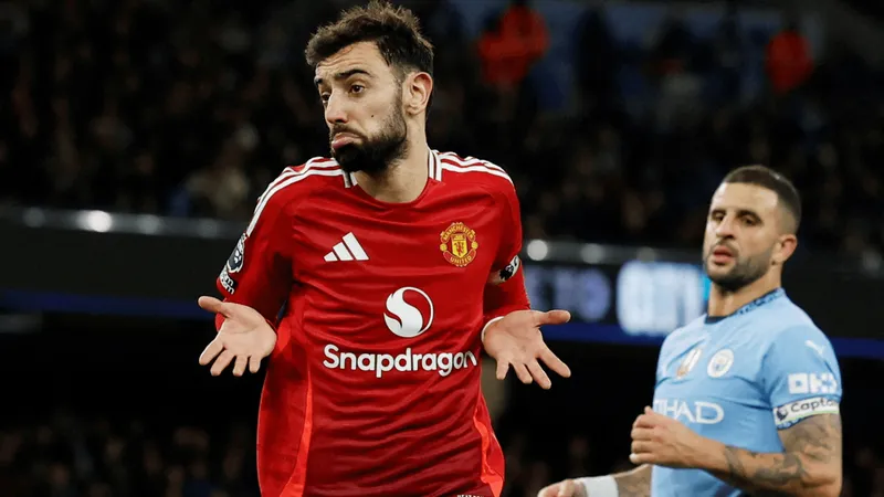 Manchester United vira no final e vence o clássico contra o City por 2 a 1 pela Premier League