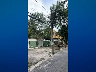 Rio tem tarde de chuva forte e ventos acima de 60 km/h