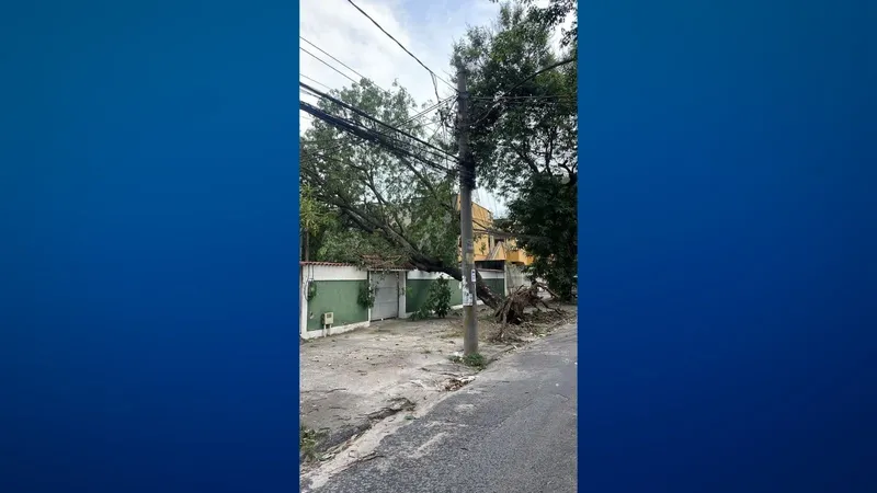 Rio tem tarde de chuva forte e ventos acima de 60 km/h