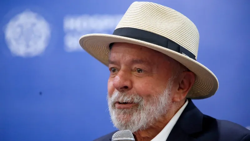 Lula deve adotar visual com chapéu pelos próximos meses após receber alta hospitalar; entenda