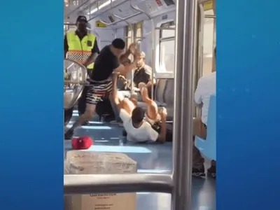 Vídeo: seguranças da CPTM assistem briga de passageiros dentro de vagão em SP