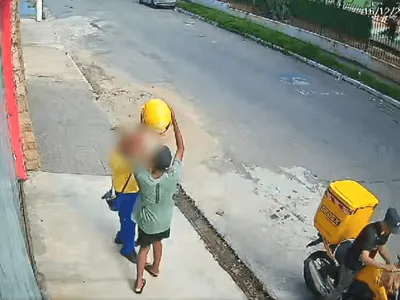 Vídeo: criminosos assaltam carteiro e roubam encomendas na Zona Norte de SP