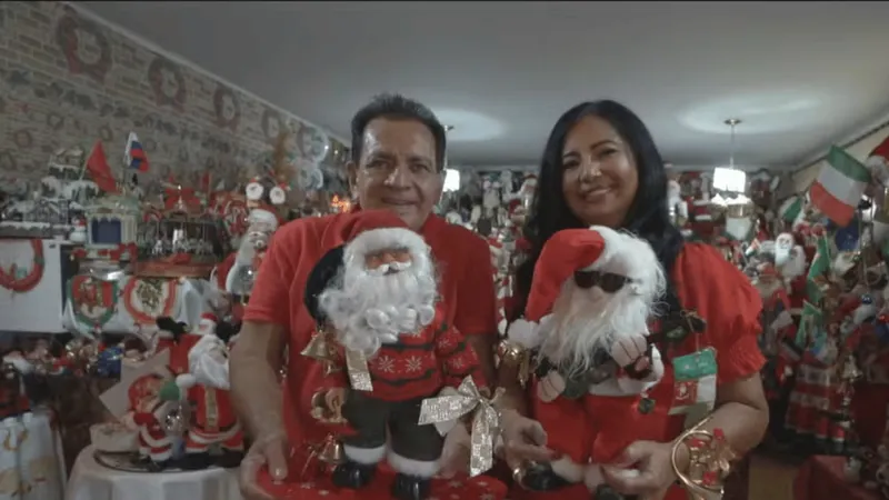 Casal faz decoração de natal com mais de mil peças