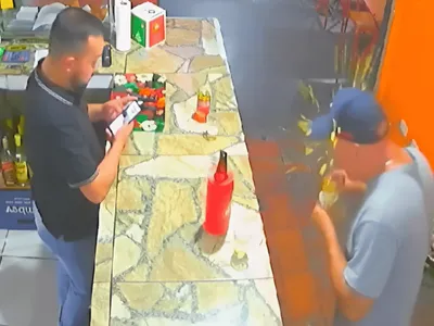 Coxinha explode na cara de cliente em bar no Paraná