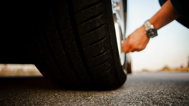 Vai viajar? Como garantir que os pneus do carro estejam prontos para a estrada