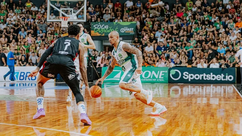 Bauru Basket enfrenta o Flamengo nesta sexta-feira (20)