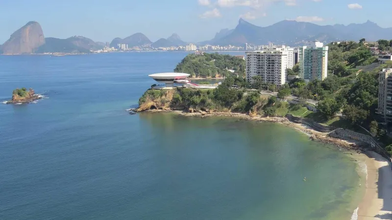 MP do Rio e Águas de Niterói firmam acordo para limpeza e proteção da Baía de Guanabara