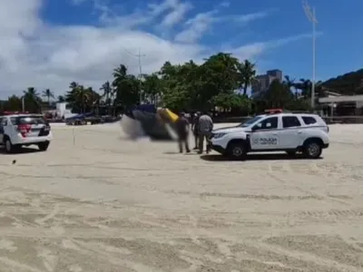 Turista é morto com tiros na cabeça na frente da namorada em praia do Guarujá, litoral de SP