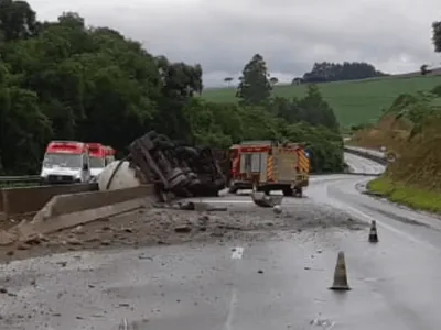 Motorista morre em acidente e BR-376 é totalmente interditada em Tibagi