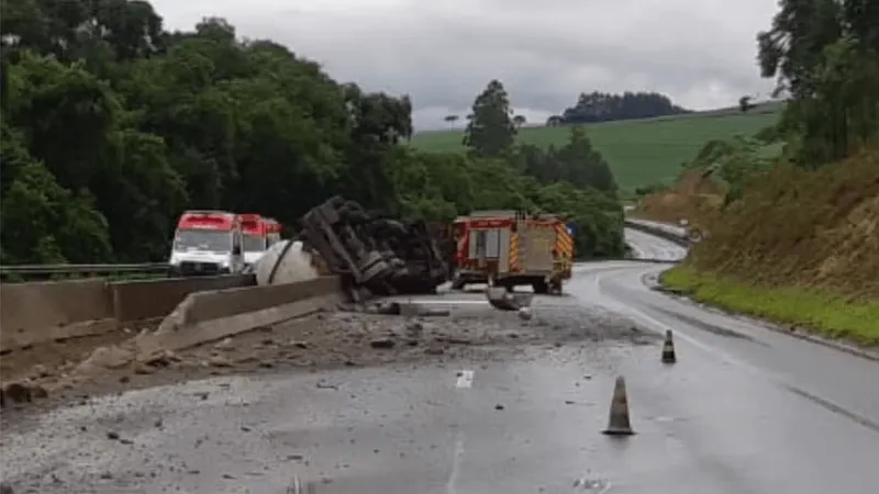 Motorista morre em acidente e BR-376 é totalmente interditada em Tibagi