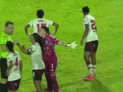 Jogadora do River Plate imita macaco em jogo contra o Grêmio; assista