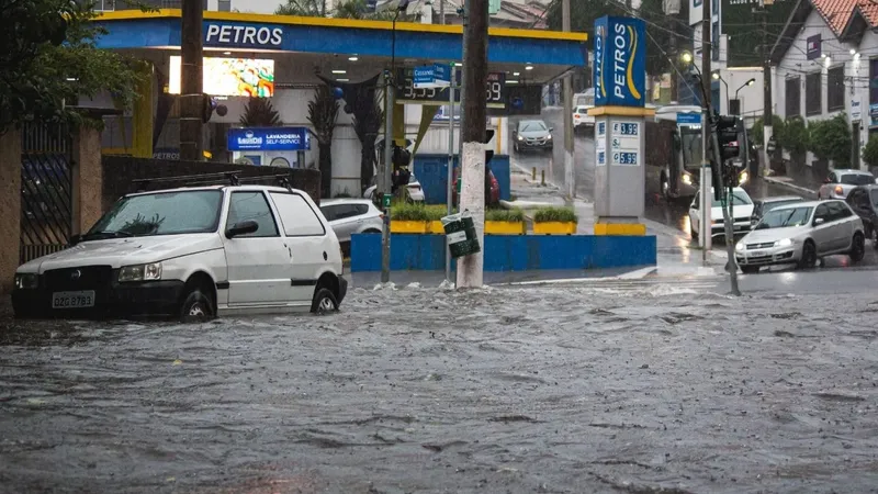 Nova tempestade coloca SP em estado de atenção; Penha é o bairro mais atingido