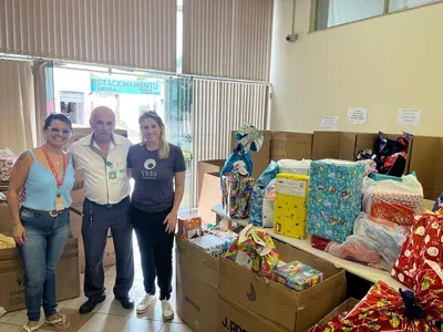 Unimed Bauru entrega 150 presentes na Campanha de Natal dos Correios