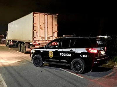 Dois homens são presos em Jacareí com caminhão roubado na Bahia