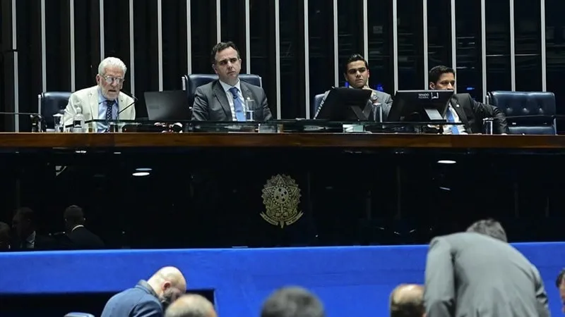 Senado aprova, em dois turnos, PEC do corte de gastos