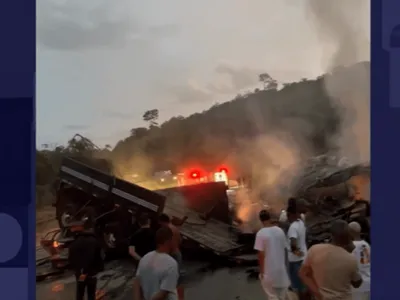 Acidente entre ônibus e carreta na BR-116, em Minas Gerais, deixa pelo menos 22 mortos