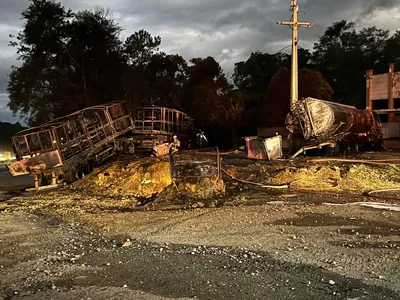 Imagens mostram estrago em acidente na BR-277 litoral após caminhão perder freios