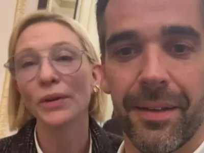 Cate Blanchett se encontra com Eduardo Leite e vira meme ao brincar com marido dele