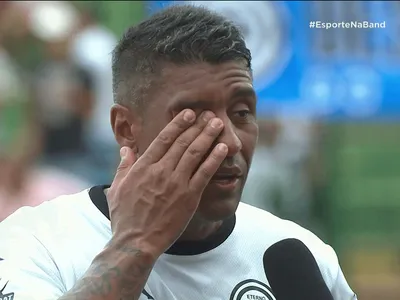 "É um privilégio": Paulinho se emociona ao jogar com os filhos em despedida