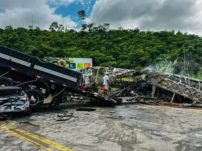 Sobe para 41 o número de mortes em acidente com ônibus em Minas Gerais