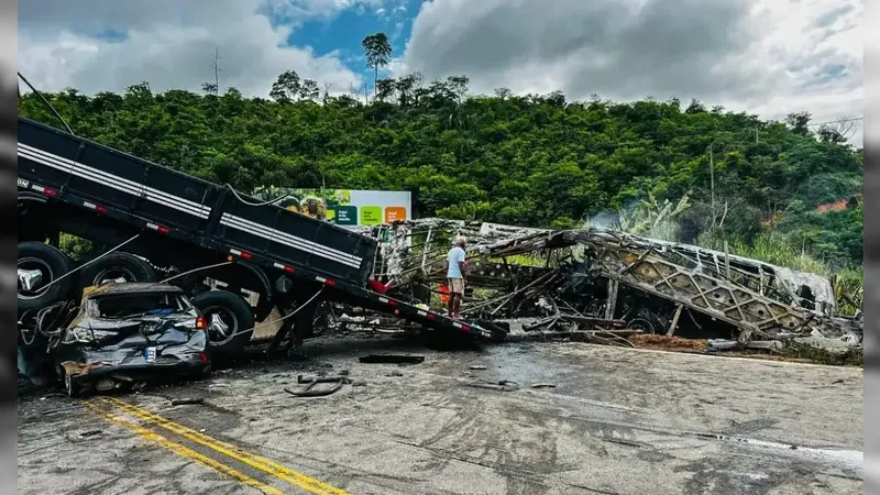 Sobe para 41 o número de mortes em acidente com ônibus em Minas Gerais