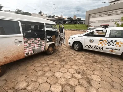 Veículo é apreendido com 22 mil maços de cigarros sem nota fiscal