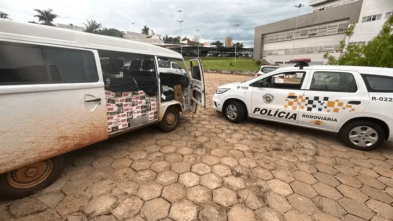 Veículo é apreendido com 22 mil maços de cigarros sem nota fiscal