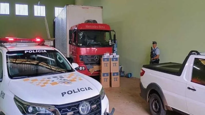 Polícia encontra 2 milhões de maços de cigarros dentro de um barracão em Assis