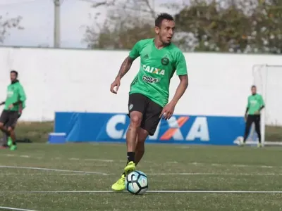 Após deixar o São Paulo, Rafinha é anunciado pelo Coritiba