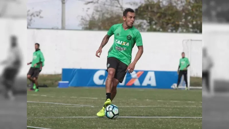 Após deixar o São Paulo, Rafinha é anunciado pelo Coritiba