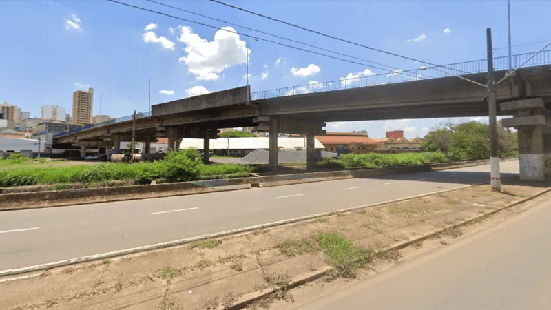 Viaduto Jânio Quadros, em Limeira, é interditado devido a buracos e rachaduras na estrutura