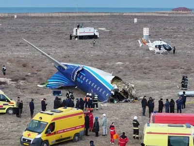 Vídeo: Avião com 67 pessoas a bordo cai no Cazaquistão