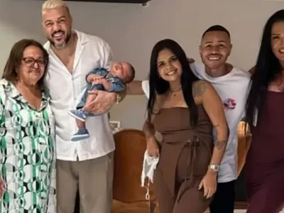 Belo e Gracyanne Barbosa passam o Natal juntos após separação