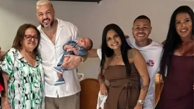 Belo e Gracyanne Barbosa passam o Natal juntos após separação