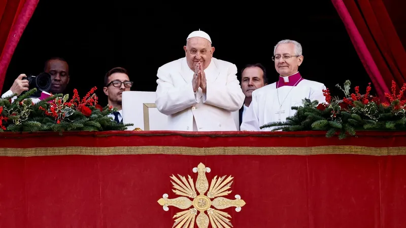 Papa Francisco inicia Missa do Galo com lamento pelas crianças vítimas das guerras