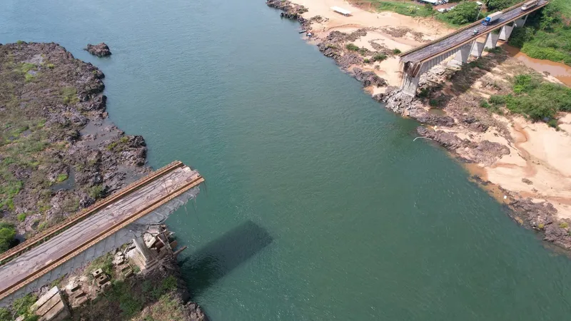 Tanques com substâncias tóxicas estão intactas no Rio Tocantins