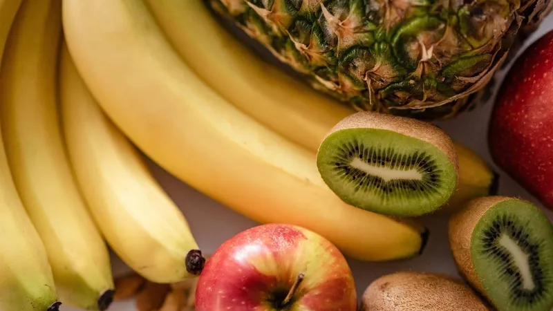 Descascar mais, desembalar menos: conheça a importância das frutas na alimentação