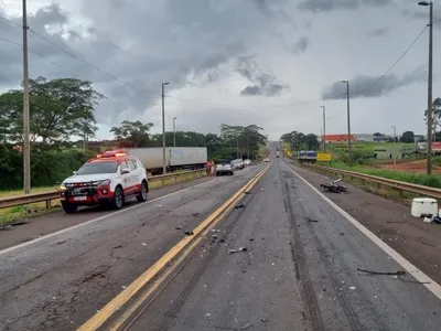 Moto bate de frente com caminhonete e homem morre na BR-153