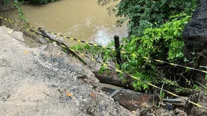 Chuvas em Campinas causam alagamentos, quedas de árvores e deixa ponte em risco de queda