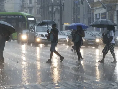 Chuva provoca alagamentos, deslizamentos e interdita vias na Grande SP e no litoral